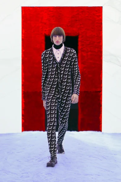 Look 4